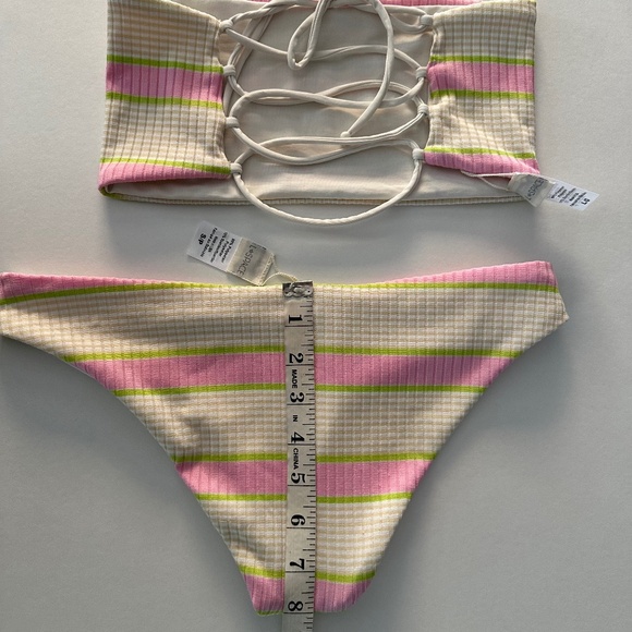 L*Space Reversible Bikini Set - Top Size L Adjustable - Bottom Size S. - Picture 11 of 12